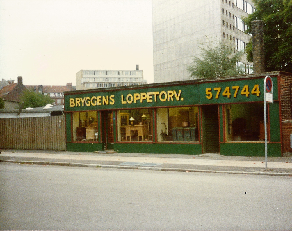 Bryggens Loppetorv ved kirken