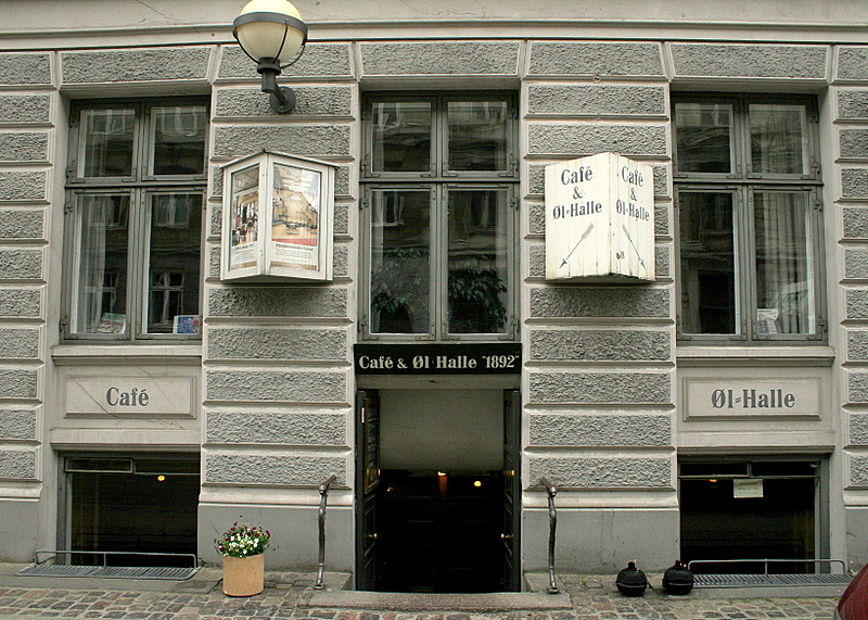 Cafe-og-oelhalle