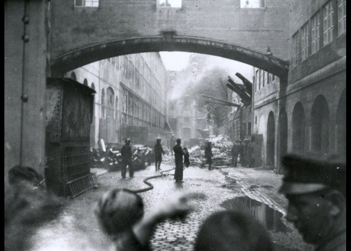 Ved RAF's angreb på B&W's motorfabrik på Christianshavn